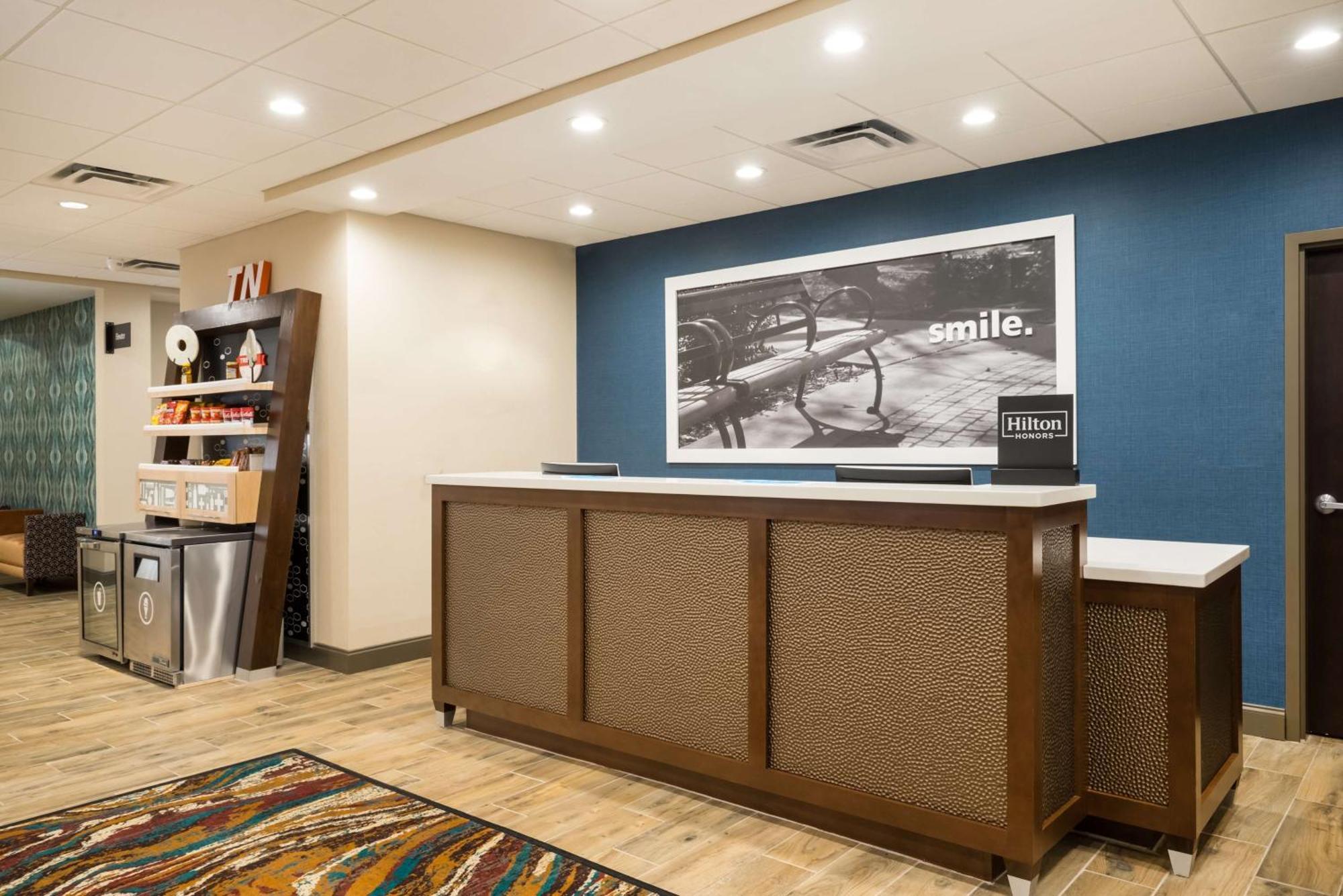Hampton Inn Newport Zewnętrze zdjęcie