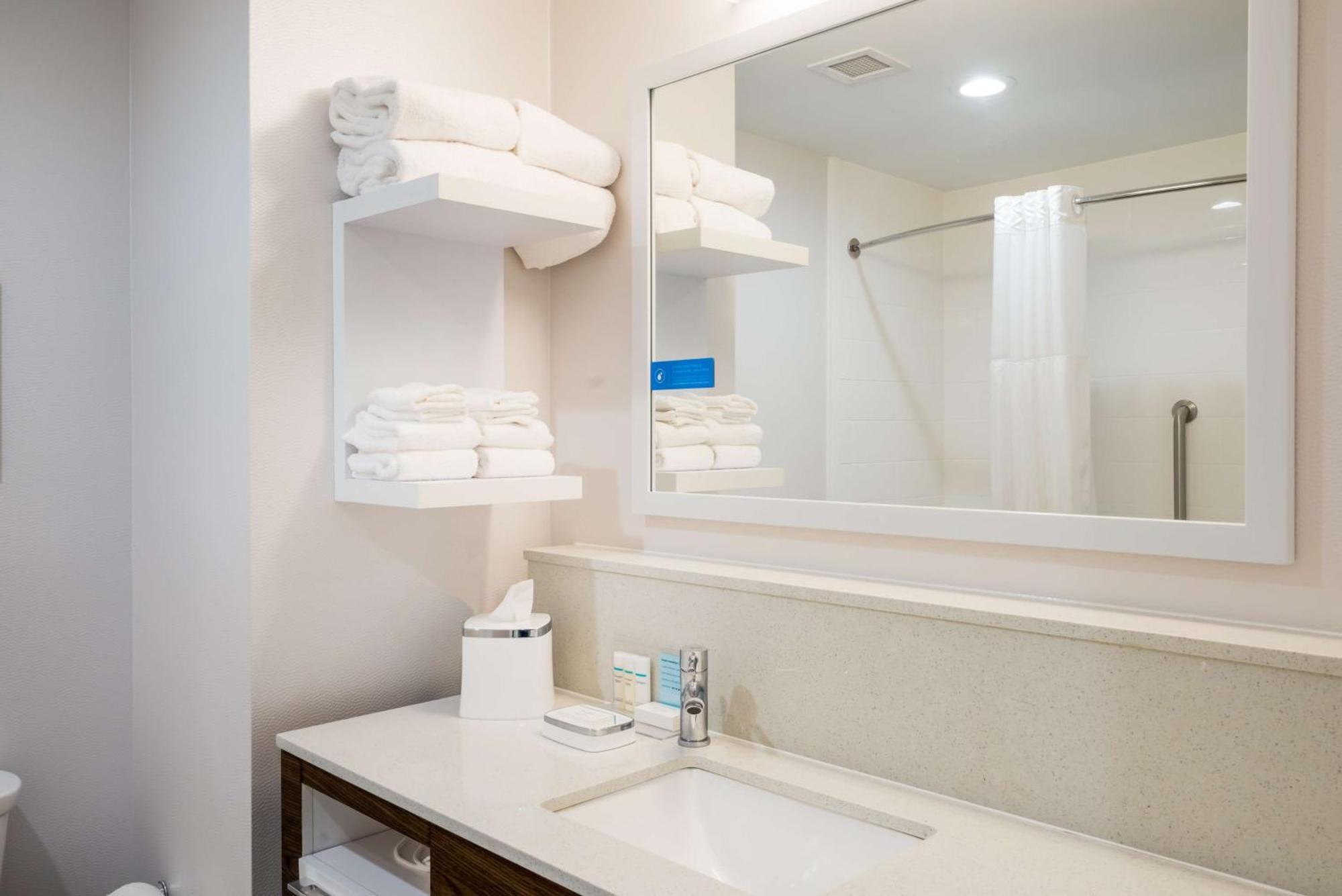 Hampton Inn Newport Zewnętrze zdjęcie
